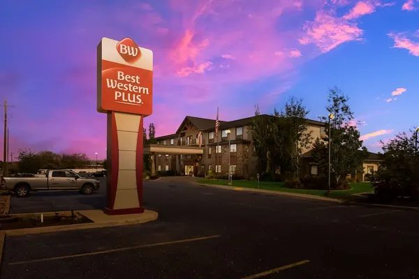 Photo 1 - Best Western Plus Landmark Hotel