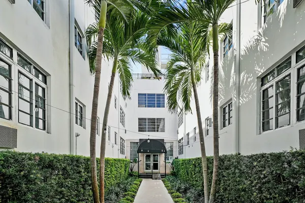 Photo 1 - Lincoln Arms Suites