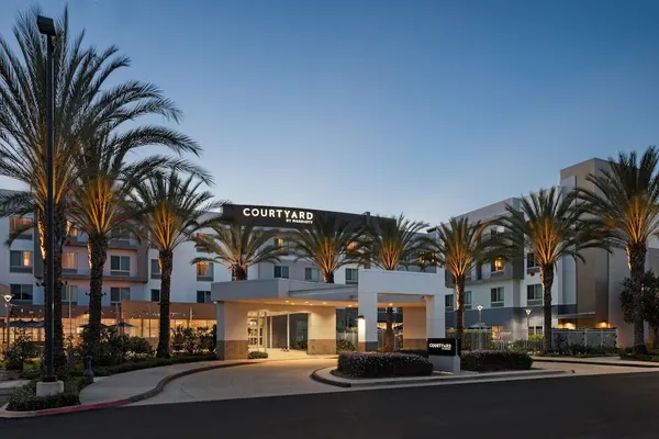 Photo 1 - Courtyard by Marriott Long Beach Airport