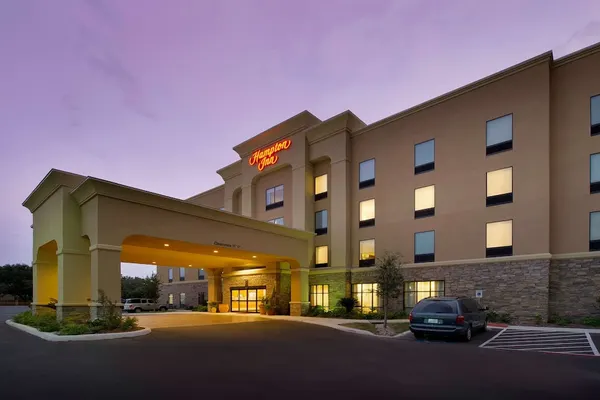 Photo 1 - Hampton Inn Uvalde