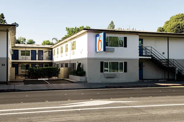 Photo 1 - Motel 6 Modesto, CA - Downtown