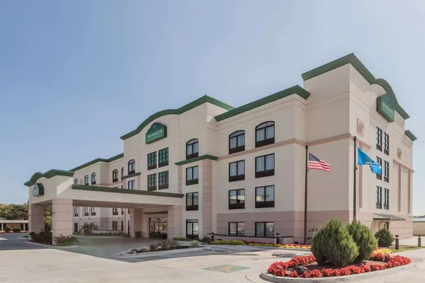 Photo 1 - La Quinta Inn & Suites by Wyndham Tulsa Midtown