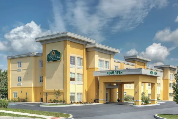 Photo 1 - La Quinta Inn & Suites by Wyndham Harrisburg-Hershey