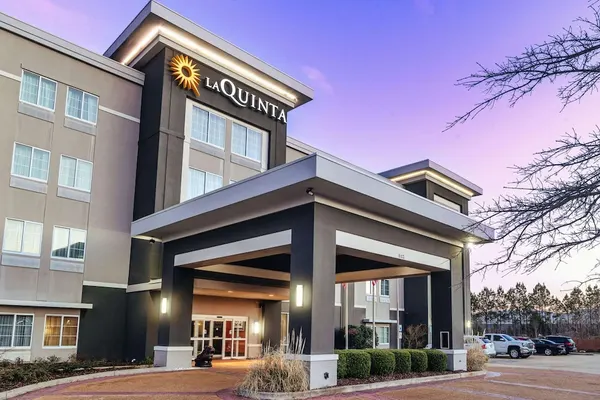Photo 1 - La Quinta Inn & Suites by Wyndham Starkville at MSU
