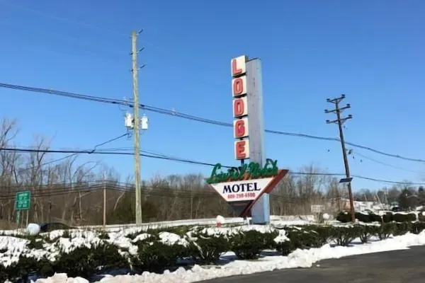 Photo 1 - Laurel Notch Motel