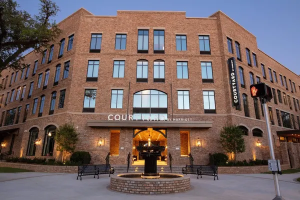 Photo 1 - Courtyard by Marriott Thomasville Downtown