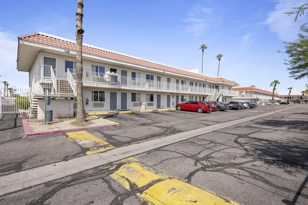 Photo 1 - Super 8 by Wyndham Phoenix West