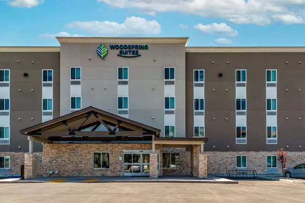 Photo 1 - WoodSpring Suites Bakersfield Airport