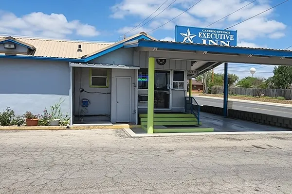 Photo 1 - Carrizo Executive Inn