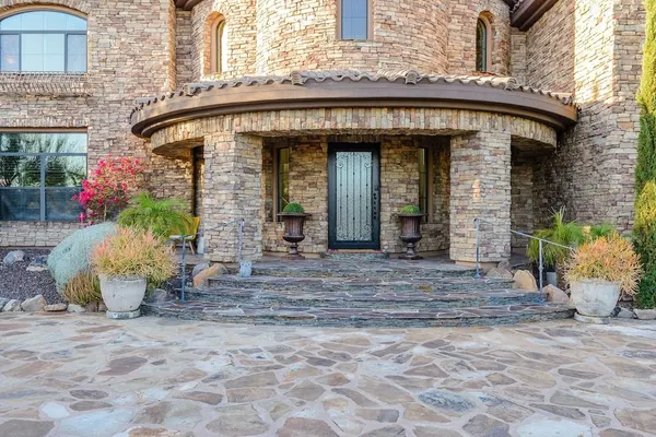 Photo 1 - Casa Sunridge 5 Bedroom Home by Redawning