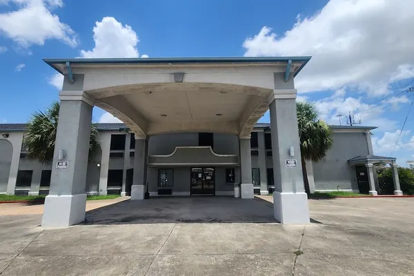 Photo 1 - Capital O Fairway Inn - Baytown La Porte TX