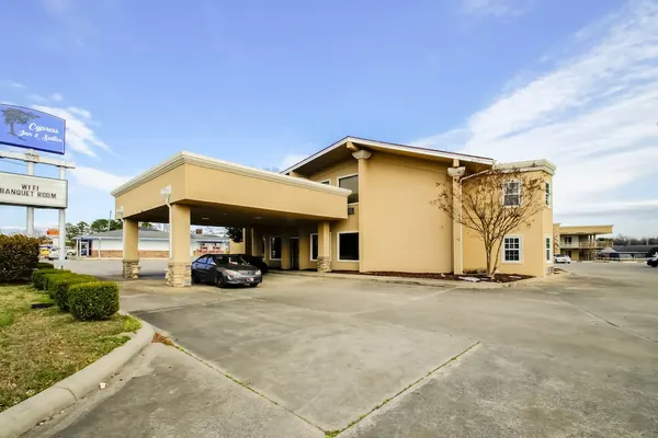 Photo 1 - Cypress Inn & Suites Washington by OYO