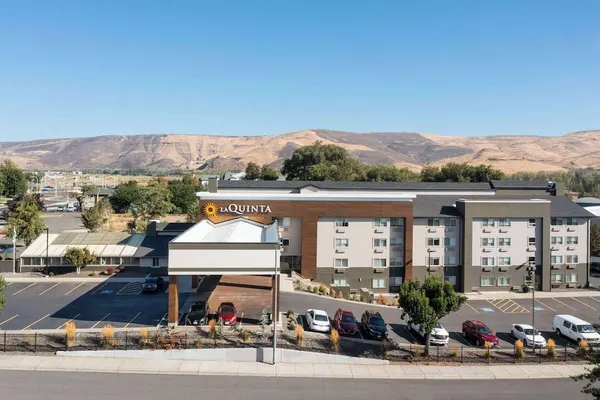 Photo 1 - La Quinta Inn & Suites by Wyndham Yakima Downtown