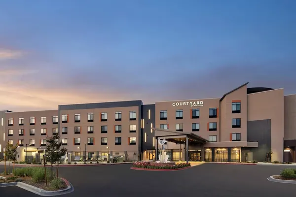 Photo 1 - Courtyard by Marriott Petaluma Sonoma County