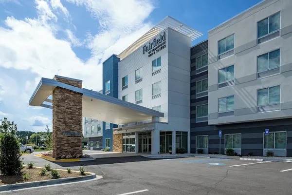 Photo 1 - Fairfield Inn & Suites by Marriott Savannah I-95 North