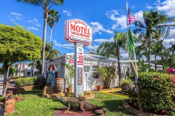 Photo 1 - Richard's Motel