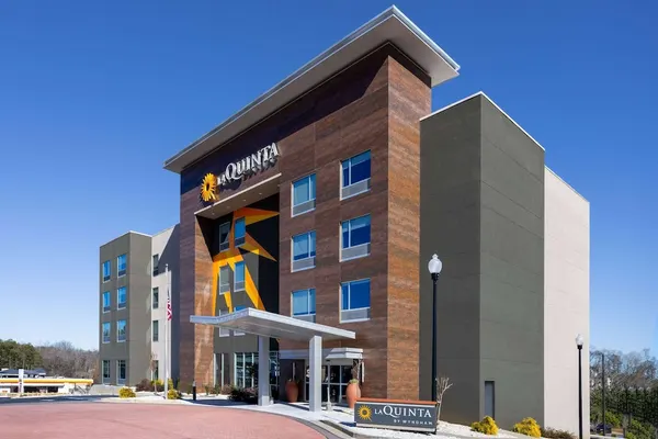 Photo 1 - La Quinta Inn & Suites by Wyndham Locust Grove