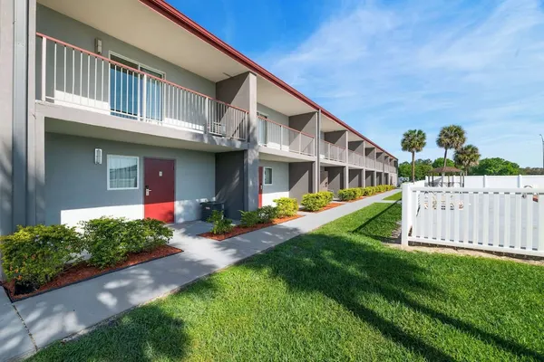 Photo 1 - Quality Suites Wildwood - The Villages