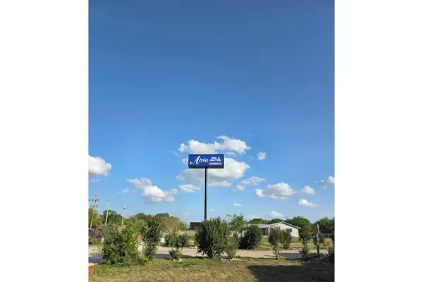 Photo 1 - Atria Inn & Suites By OYO, Jourdanton, TX