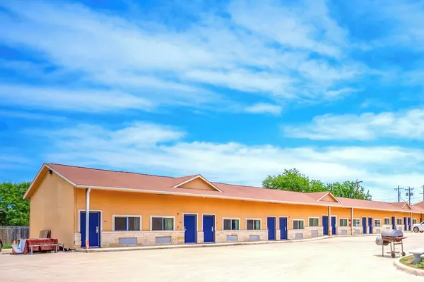 Photo 1 - Atria Extended Stays By OYO, Jourdanton, TX