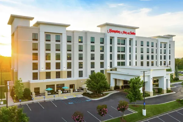 Photo 1 - Hampton Inn & Suites Chattanooga/Hamilton Place