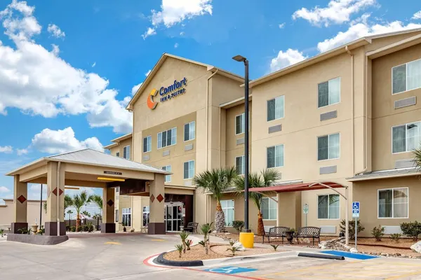 Photo 1 - Comfort Inn & Suites Lakeside