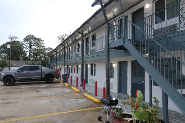 Photo 1 - Southmore Boulevard Motel