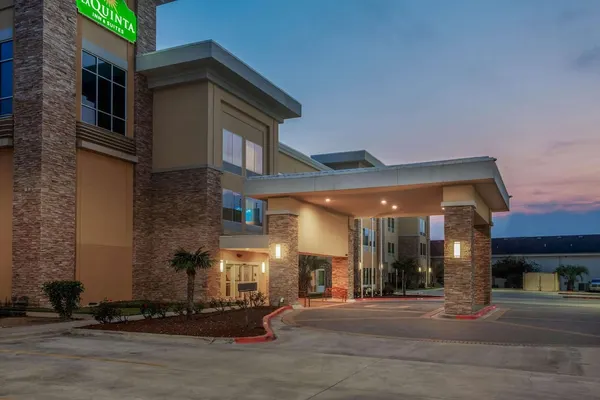 Photo 1 - La Quinta Inn & Suites by Wyndham Beeville