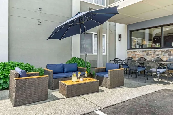 Photo 1 - Comfort Inn & Suites Pacific - Auburn