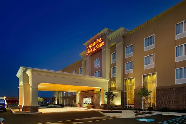 Photo 1 - Hampton Inn & Suites Buffalo Airport