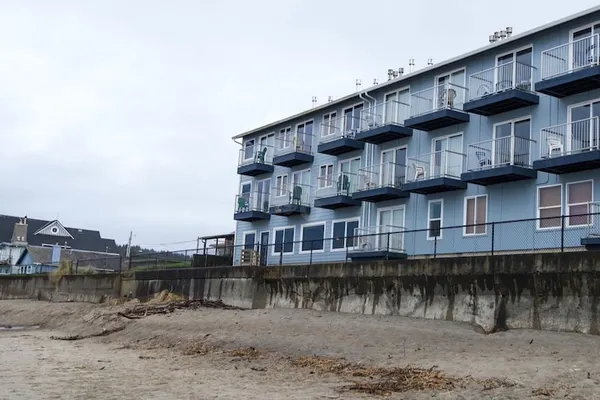 Photo 1 - Sandcastle Beachfront Motel