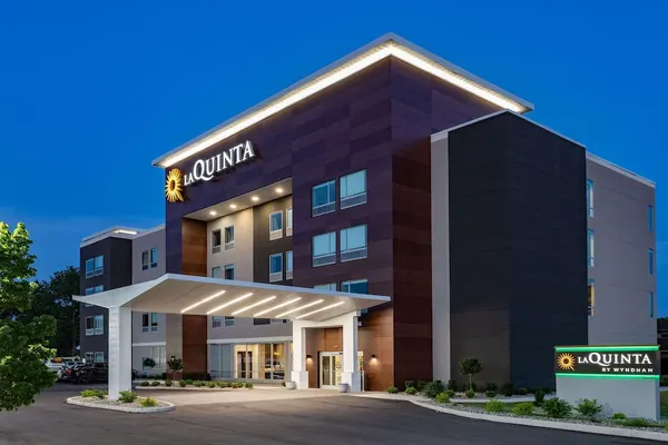 Photo 1 - La Quinta Suites by Wyndham South Bend Notre Dame Area