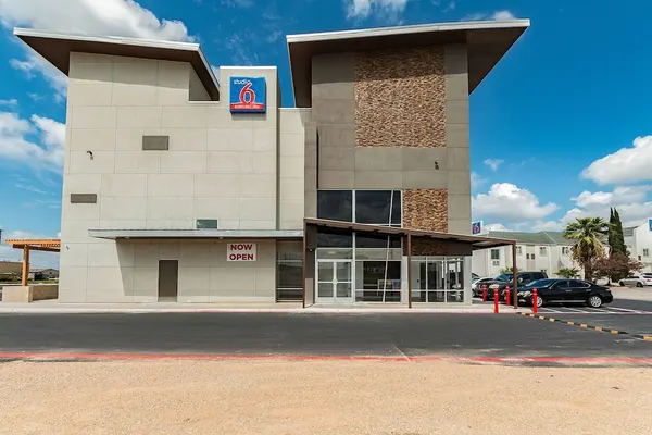 Photo 1 - Studio 6 New Braunfels, TX