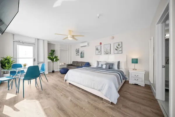 Photo 1 - Samantha Apartments by Lowkl