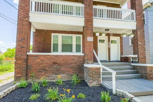 Photo 1 - The Horseshoe Falls Villa- 6BR Free Parking, Minutes From Falls & Casino