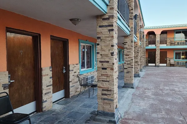 Photo 1 - B&J Hotel and Apartment