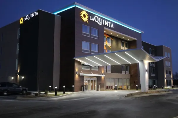 Photo 1 - La Quinta Inn & Suites by Wyndham Bardstown