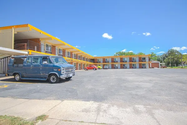 Photo 1 - Centralia Motel Near Downtown by OYO