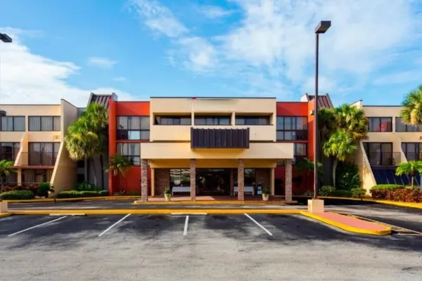 Photo 1 - Tropical Palms Hotel