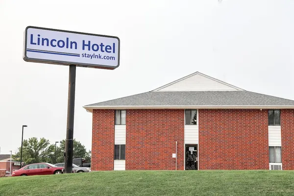 Photo 1 - Lincoln Hotel