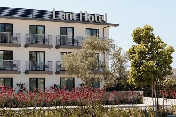 Photo 1 - Lüm Hotel