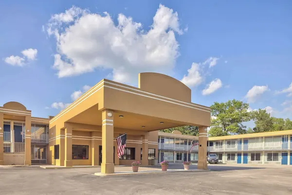 Photo 1 - Studio 6 Effingham, Il