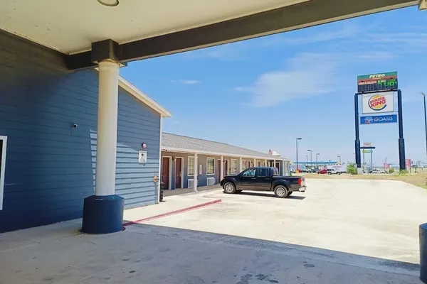 Photo 1 - Hotel O Bien Venido Pearsall I-35