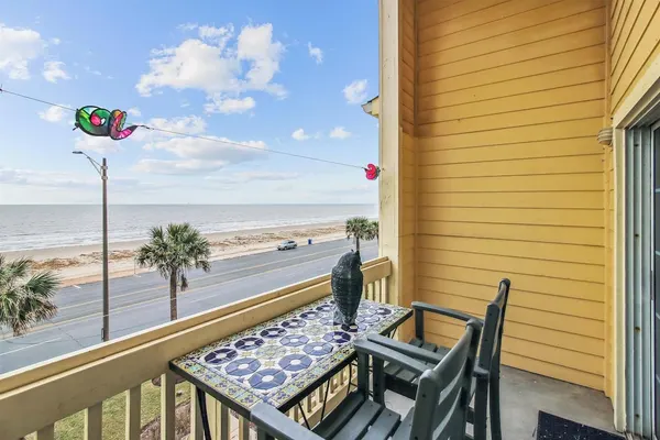 Photo 1 - The Regal Seagull by Ryson Vacation Rentals