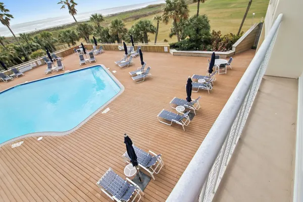 Photo 1 - Galvestonian 112 - Beachfront Hideaway