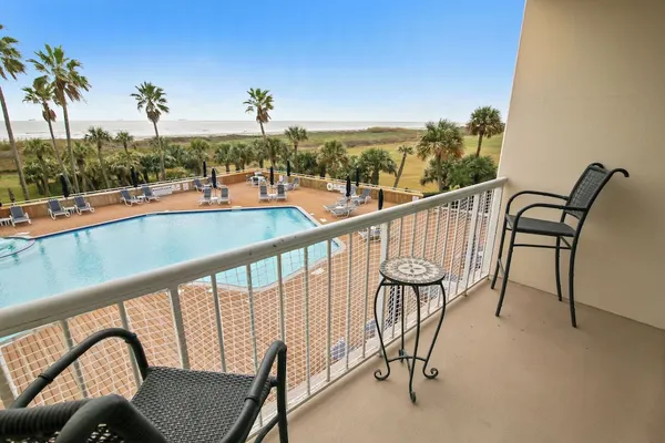Photo 1 - Galvestonian 112 - Beachfront Hideaway
