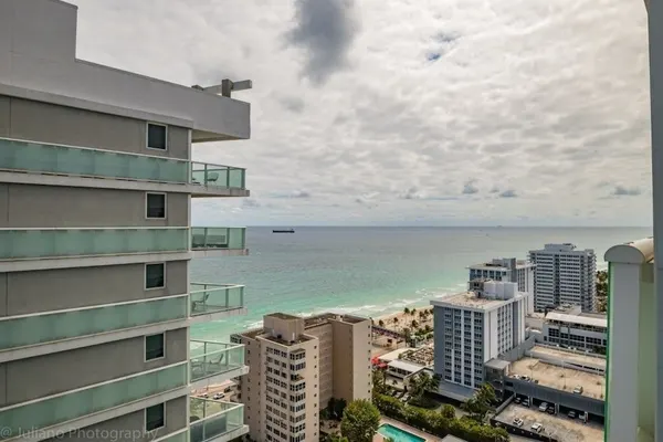 Photo 1 - W Residences Fort Lauderdale Luxury Suites 2 Bedroom Condo by Redawning