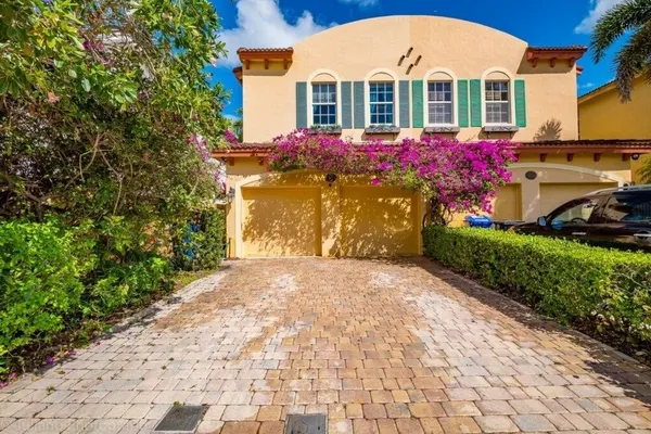 Photo 1 - Las Olas Maison De Ville 3 Bedroom Townhouse by RedAwning