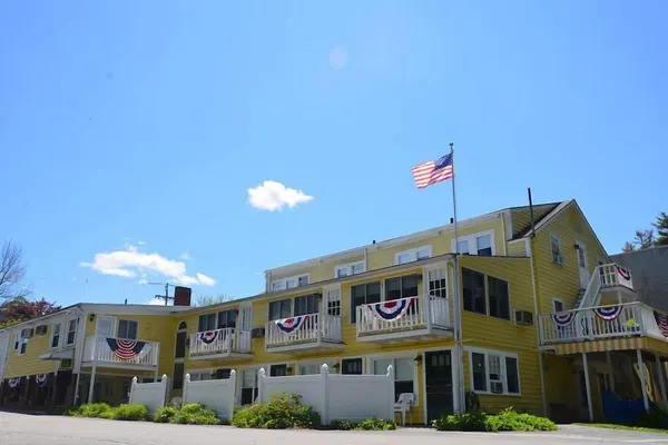 Photo 1 - Betty Doon Motor Hotel