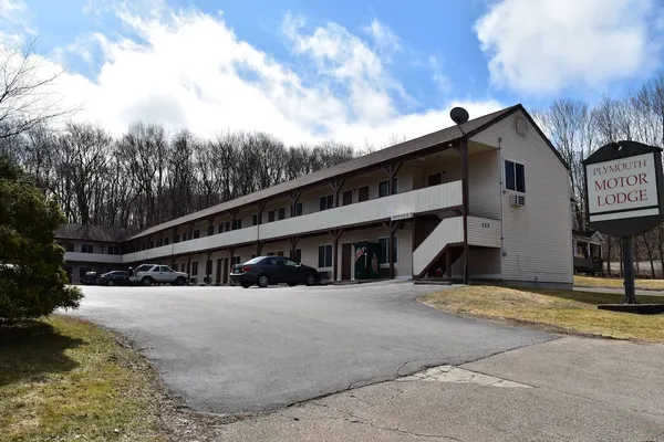 Photo 1 - PLYMOUTH MOTOR LODGE